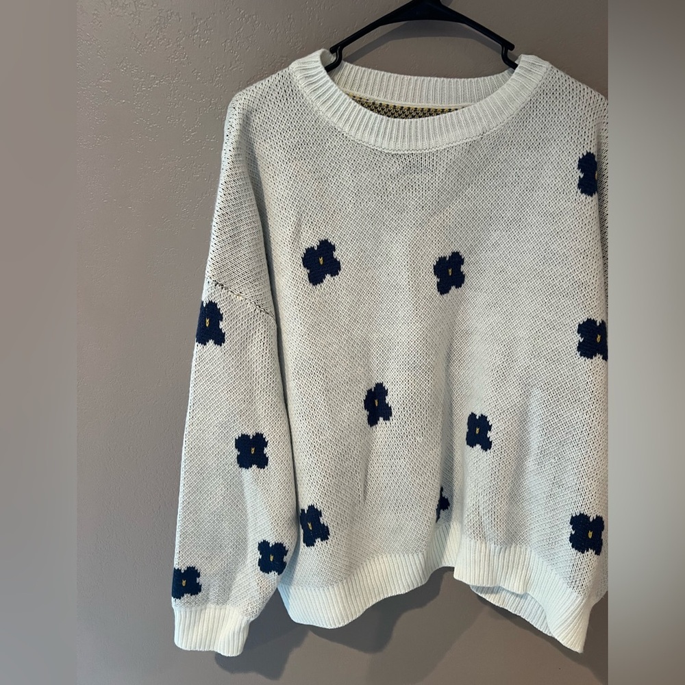 SHEIN Flower Sweater - Picture 4 of 8